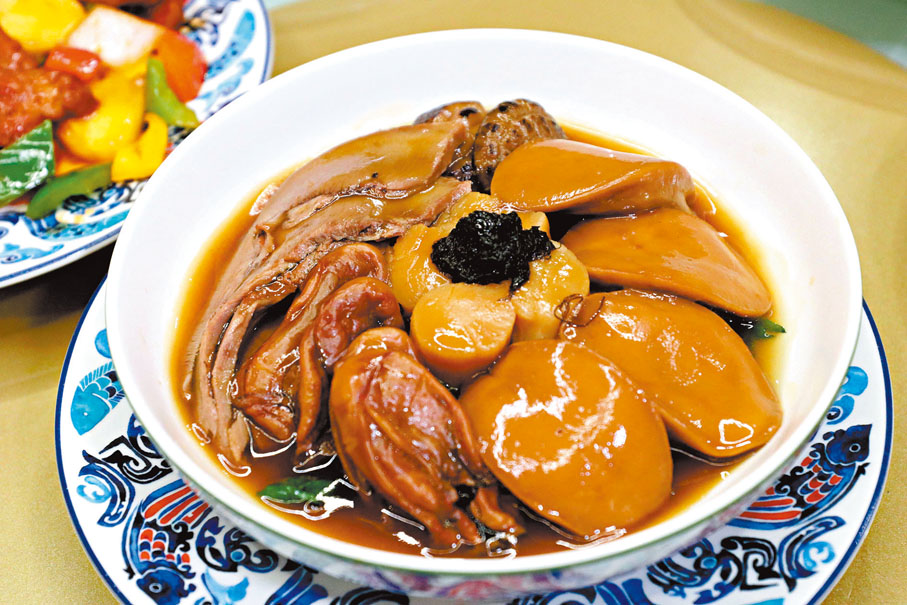 ◆「家肥屋潤」以鮑魚、冬菇、蠔豉入饌，意頭十足。