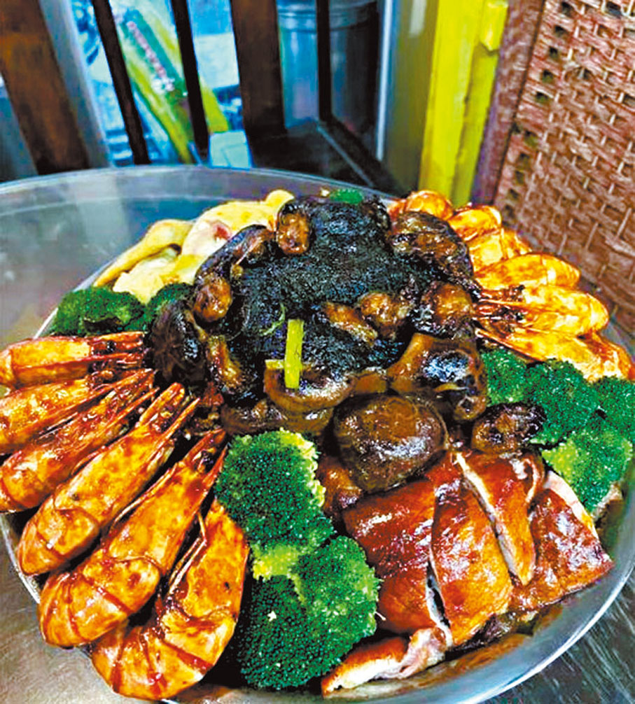 ◆楊九做的盆菜始終堅持傳統圍村風味。