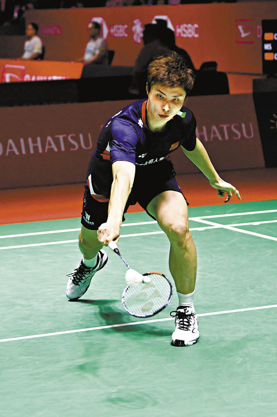 ◆石宇奇以2：0戰勝隊友陸光祖。 新華社