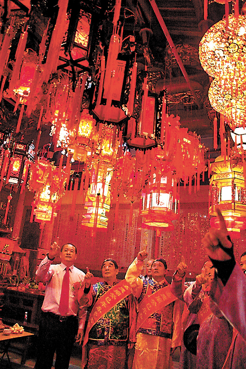 ◆晉江東石鎮和台灣東石鄉合辦的「數宮燈」。 香港文匯報福建傳真