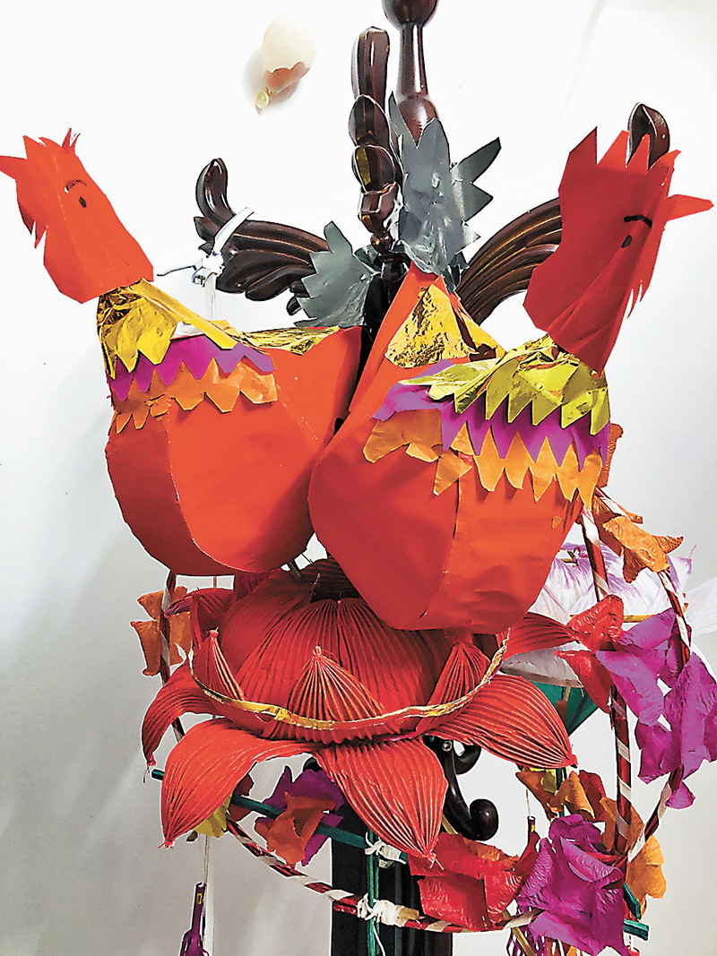 ◆吳太太娘家送的「公雞燈」，寓意早生貴子。 香港文匯報福建傳真