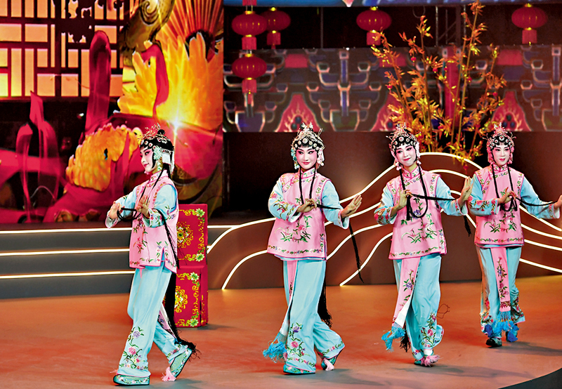 ◆閩劇《送鳳冠》陪伴海內外福州十邑鄉親歡度新春。