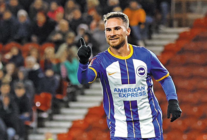 ◆白禮頓隊內的阿根廷中場阿歷斯麥亞里士打，新星現鋒芒。 資料圖片