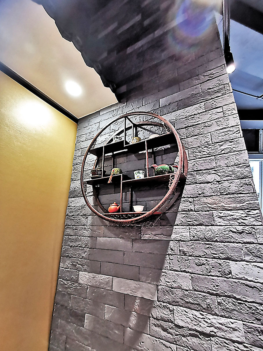 ◆陳儀興尚潮樓以古樓設計為元素，布滿刺繡及壁畫，利用薄紗屏風為座位間隔，更能感受濃濃的中國古典風格。