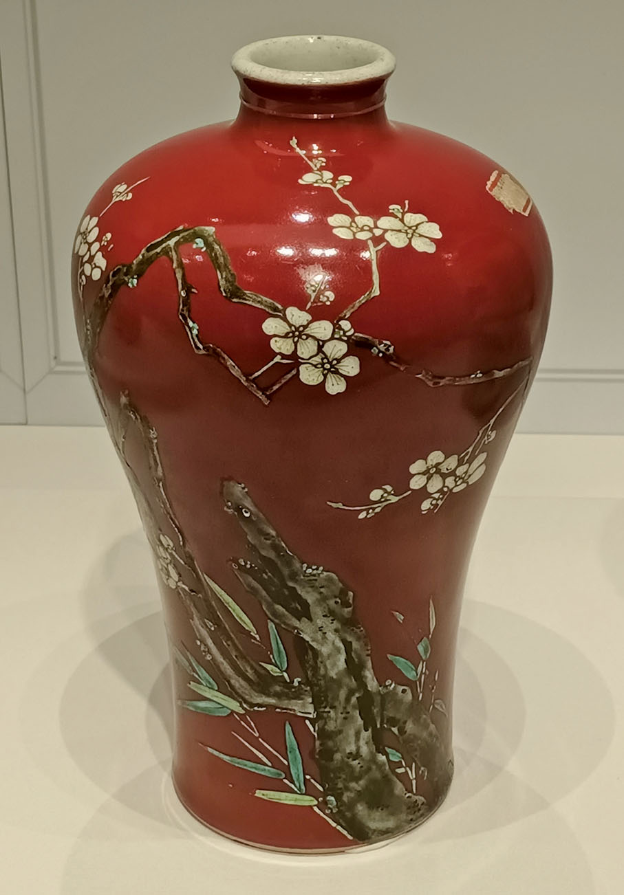 ◆雍正 祭紅釉粉彩梅竹圖瓶