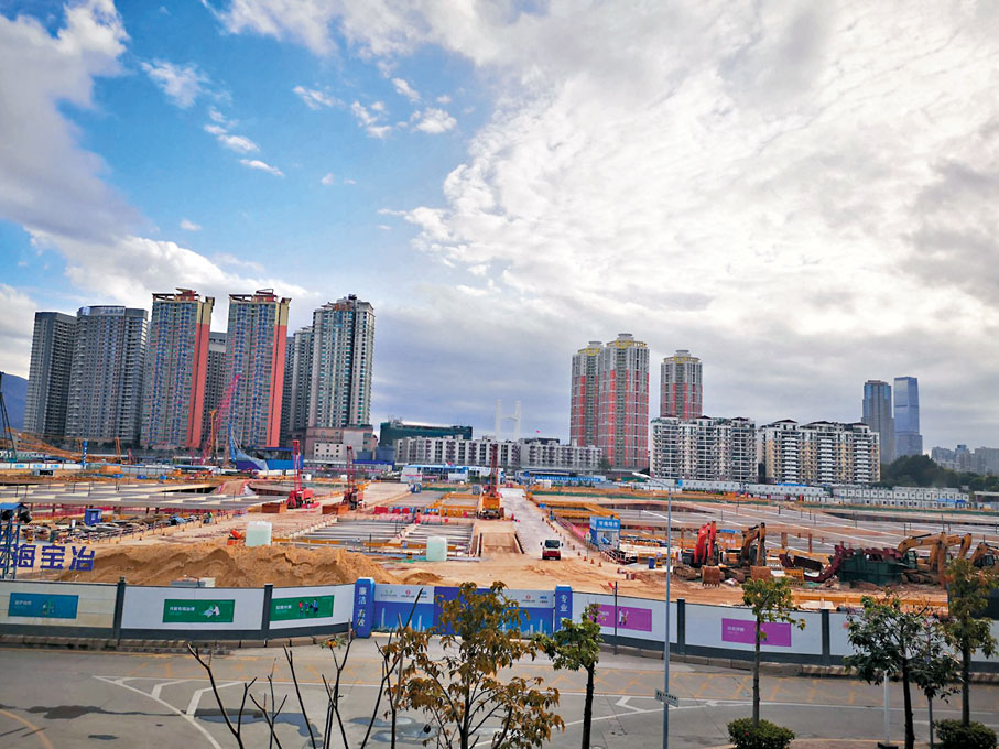 ◆新皇崗口岸工地。香港文匯報記者石華 攝