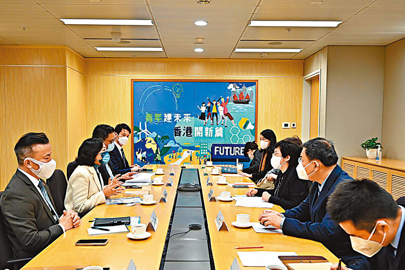 ◆ 民政及青年事務局局長與海南訪問團會面。