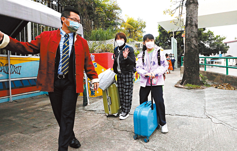 ◆師生久別重逢。 香港文匯報記者郭木又  攝