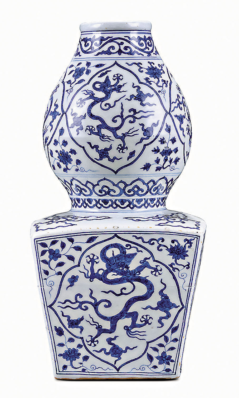 ◆明嘉靖青花開光式雲龍紋上圓下方葫蘆瓶