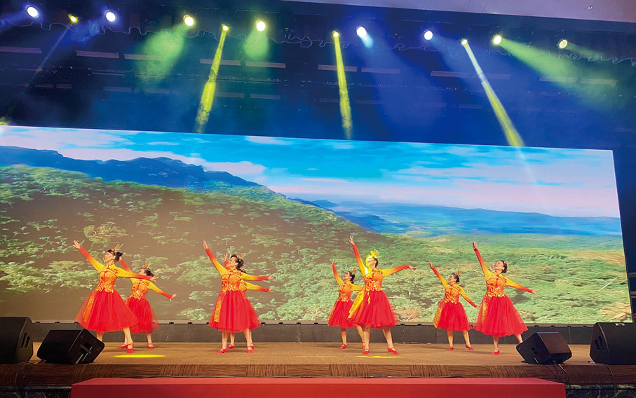 ◆香港海南省儋州市聯誼會大型海南風情舞蹈「太陽最紅海南情歌」。