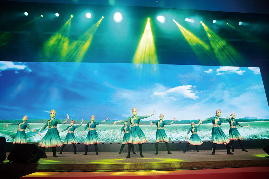 ◆香港海南農墾椰林舞蹈團表演舞蹈「草原騎士」。