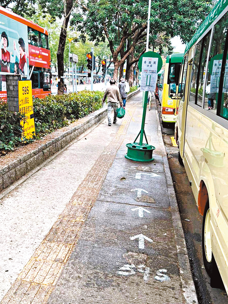 ◆ 小巴公司於上水小巴總站59S候車位置增設指示牌，並於地面劃出小巴上車位置。