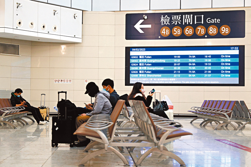 ◆ 運輸及物流局、港鐵公司和內地相關單位同意明日起撤銷高鐵每日可供發售車票的數量限制。 中通社