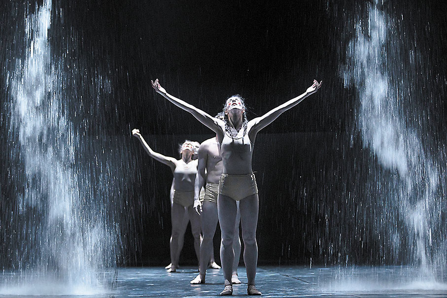 ◆《春之祭》中用上了水的元素。 攝影：Tiberiu Marta