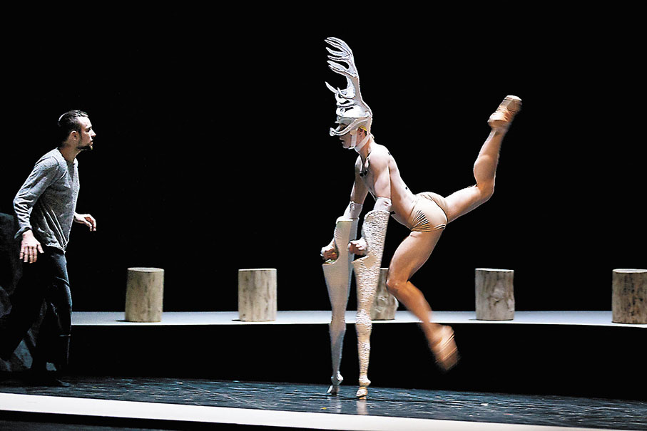 ◆《培爾．金特》中充滿奇幻色彩的人物形象。 攝影：Tiberiu Marta