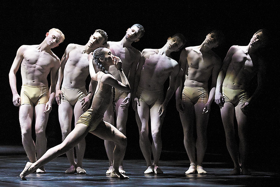 ◆《春之祭》向傳奇舞者尼金斯基致敬。攝影：Tiberiu  Marta