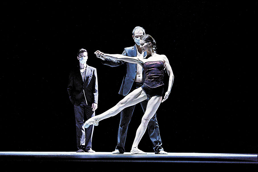 ◆《收音機與茱麗葉》中的口罩元素放到今天，是奇特的巧合。 攝影：Damjan Svarc