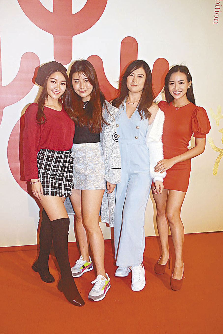 ◆左起：譚夢娜、李芷菱、林海茵、范莎莎出席亞視新春團拜。