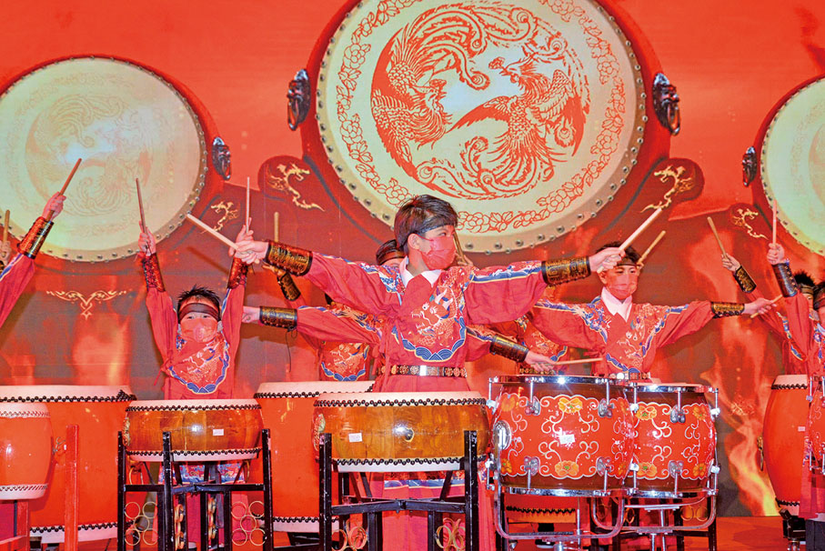 ◆ 和富慈善基金李宗德小學表演打鼓節目《鮮衣怒馬》。