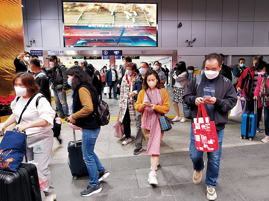 ◆羅湖口岸因交通和商業等配套十分成熟,成為許多港人北上首選。香港文匯報記者李昌鴻 攝