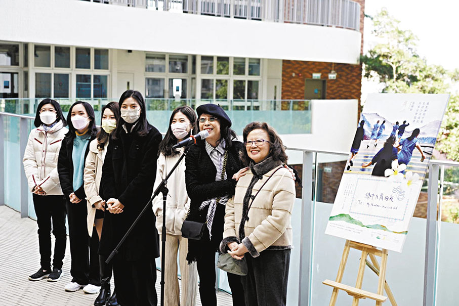 ◆ 上月張婉婷與片中幾位女主角曾返回英華女學校舉行誓師大會。