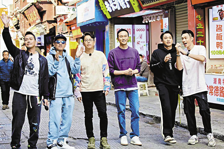 ◆周柏豪錄製《大灣仔的夜》，走了內地很多城市。 香港文匯報  廣州傳真