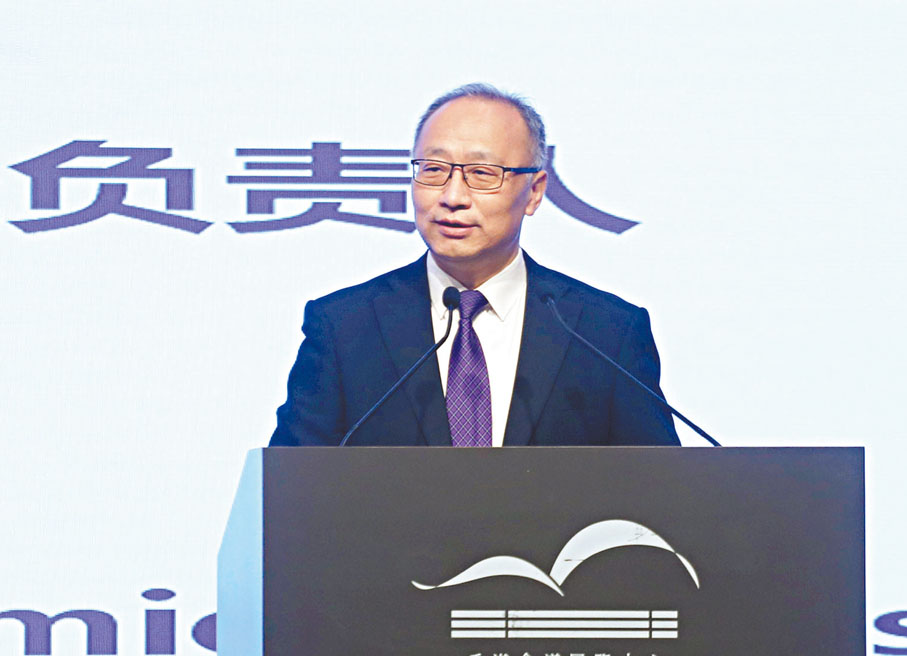 ◆ 中聯辦經濟部副部長兼貿易處負責人劉亞軍致辭。香港文匯報記者郭木又  攝