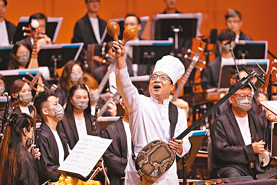 ◆趙太生曾於國家藝術基金2022年資助項目「蒼龍引」中身穿廚師服演奏。