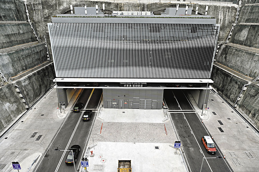 ◆將藍隧道開通後，平均分流近三成車量由將軍澳前往九龍。圖為將藍隧道。 資料圖片