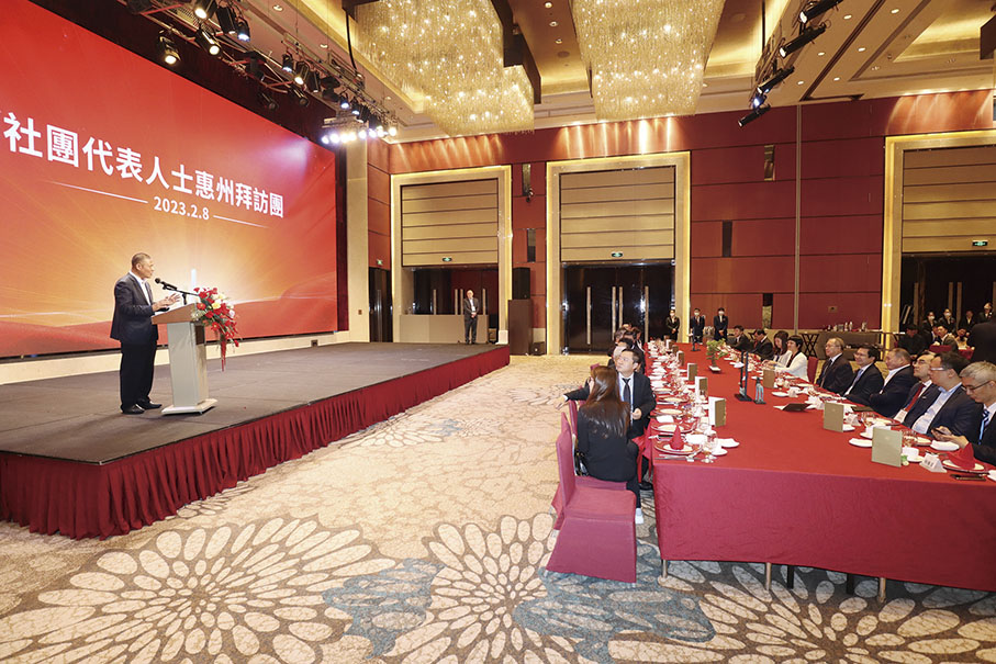 ▲全國政協委員、香港惠州社團聯合總會主席、訪問團團長黃少康在出席訪問團晚餐時發言提出，「萬名香港青年回惠州」的活動計劃，讓香港青年更多了解祖國發展，走進家鄉惠州。作為本年度惠州社團首要工作。