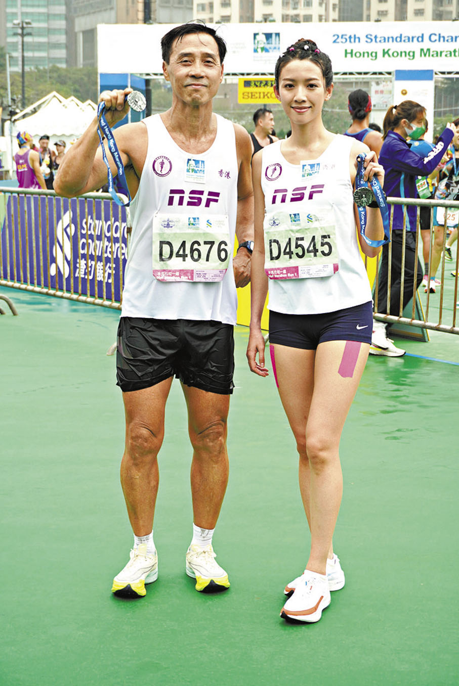 ◆蔡思貝與她的長跑師父吳輝揚一起跑半馬賽，並獲師父大讚給她100分。