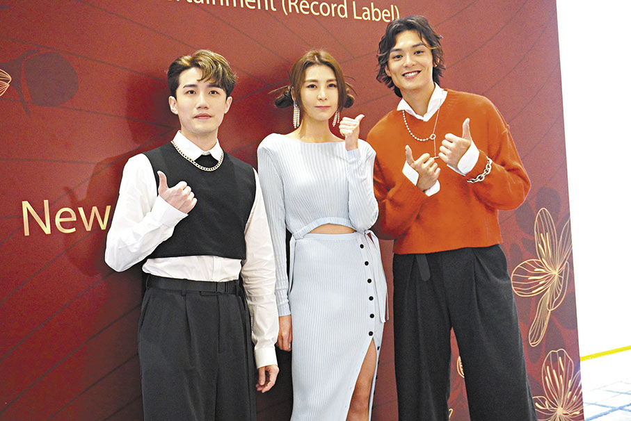 ◆ 施匡翹(中)和謝高晉(右)都看好師弟華浩然。