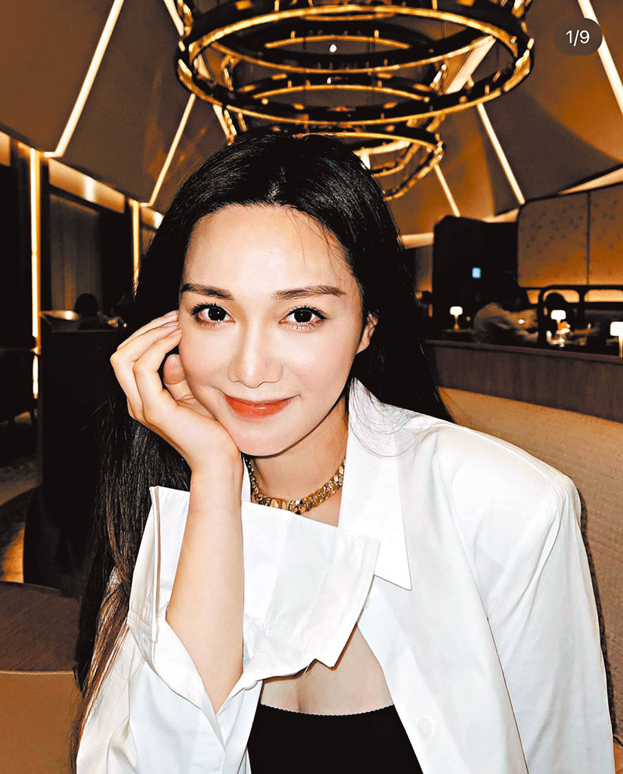 ◆湯洛雯為馬國明慶生，並公開輕露「事業線」的靚女相。