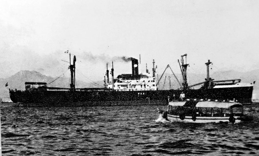 ◆1950年代，「嘩啦嘩啦」趕赴遠洋船接載乘客。