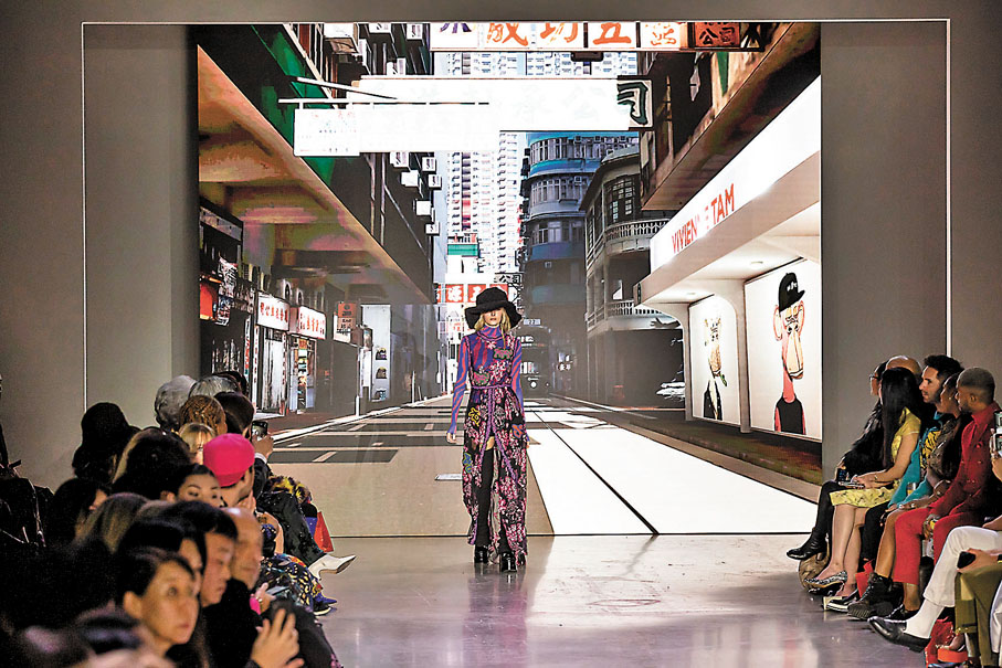 ◆在紐約時裝周中，由數碼港社群呈獻虛擬香港，帶來Vivienne Tam全新系列時裝。