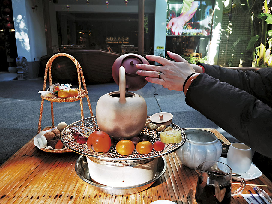 ◆在「圍爐煮茶」的儀式感中體驗「古風情懷」。 香港文匯報記者何德花 攝