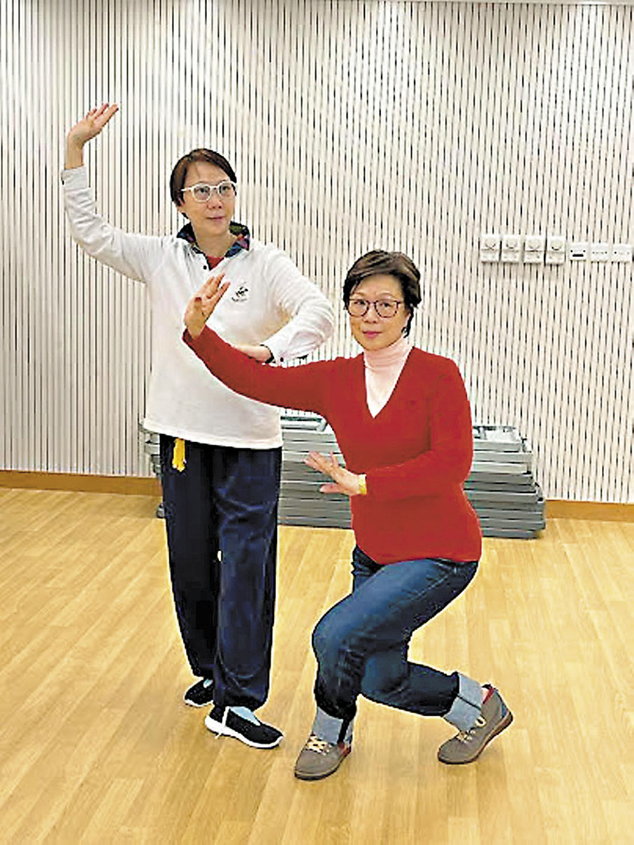 ◆藝青雲和鄧美玲排戲。