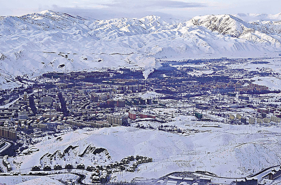 ◆雪山腳下的新疆阿勒泰市城區