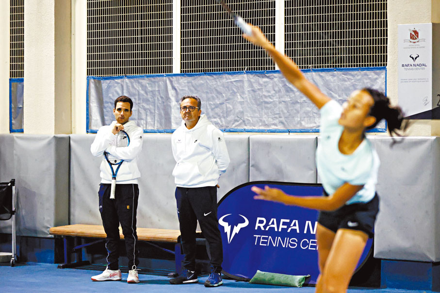 ◆西班牙拿度網球學院培訓總監Joel Figueras（左二）日前訪港。