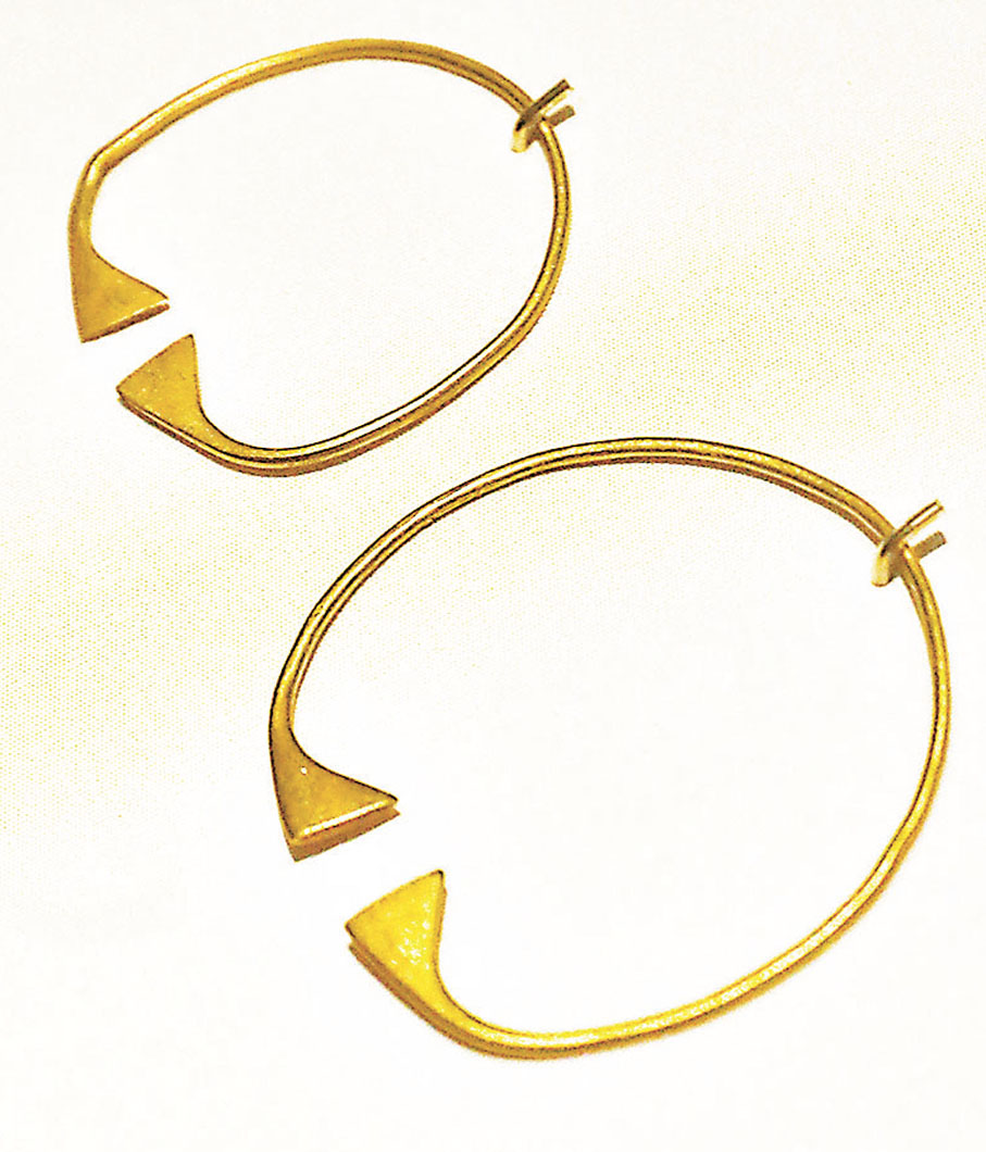 鼻飲或臂釧　存在於公元前18至公元前15世紀，擁有三千多年歷史