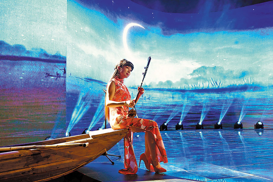 ◆徐慧現場彈奏《太湖美》一曲。