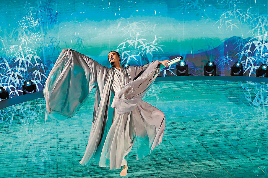 ◆中國歌劇舞劇院的舞者陳炳睿表演詩舞劇選段《雨約有雲期》。