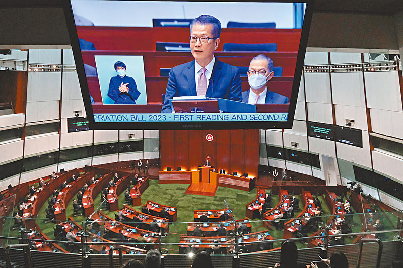 ◆財爺公布的新一份財政預算案有多項減免措施。 香港文匯報記者涂穴 攝