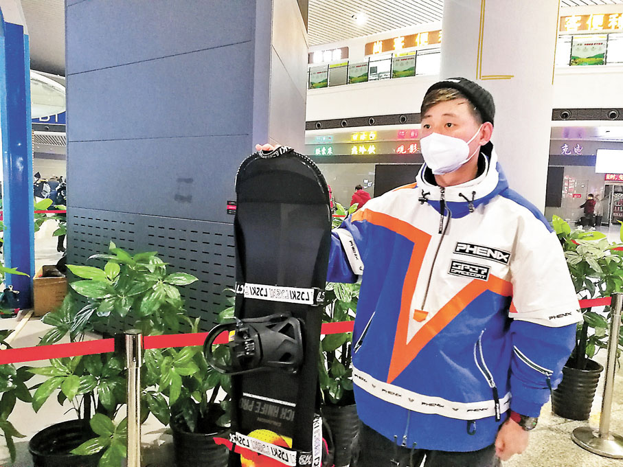 ◆新疆「80後」資深雪友何鵬。