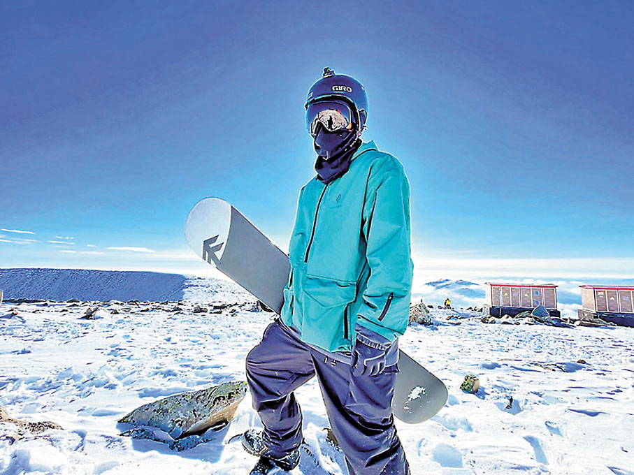 ◆在新疆可可托海經營滑雪俱樂部的廣東青年艾文。香港文匯報新疆傳真