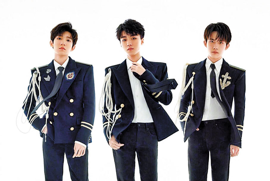 ◆2013年，易烊千璽與王俊凱、王源以男團TFBOYS出道。