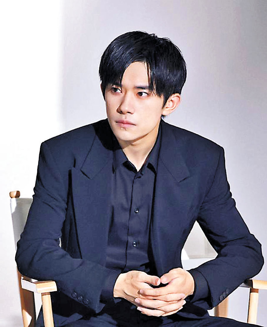 ◆易烊千璽被張謀藝導演大讚是個好演員。