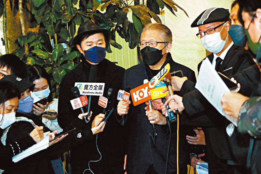 ◆ 區瑞強、鄭東漢、周舜河接受記者採訪。