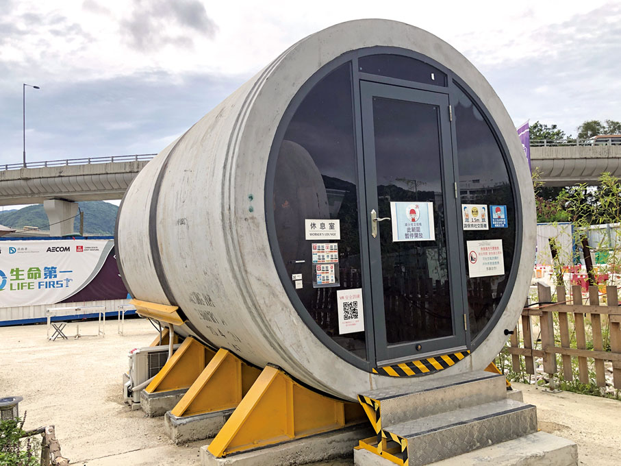 ◆ 搬遷沙田污水處理廠往岩洞項目採取一系列「綠色」措施，例如將廢棄的排水管和樹木升級再造成為工人休息設施。