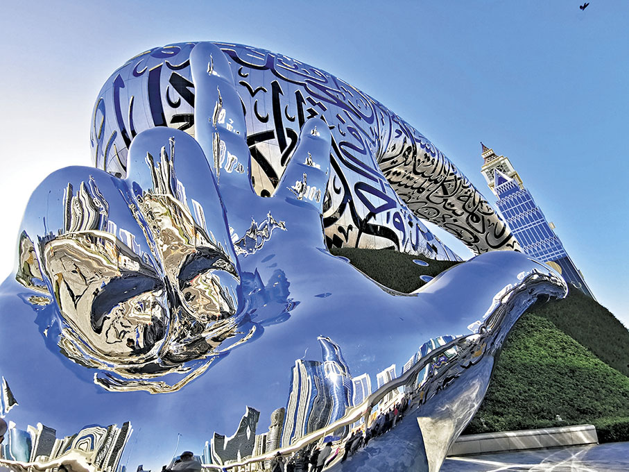 ◆博物館的這個手勢裝置吸引遊客拍攝。